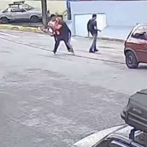 Campeão de karatê impede assassinato e salva vizinha de ex‑marido (veja o vídeo)