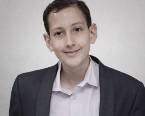 Jovem de 18 anos perde luta contra o câncer em Umuarama e se torna símbolo de resistência