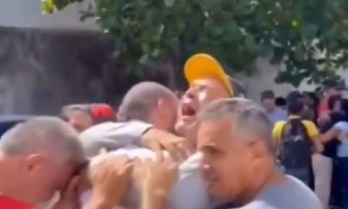 Mais de 400 presos políticos são libertados de uma só vez