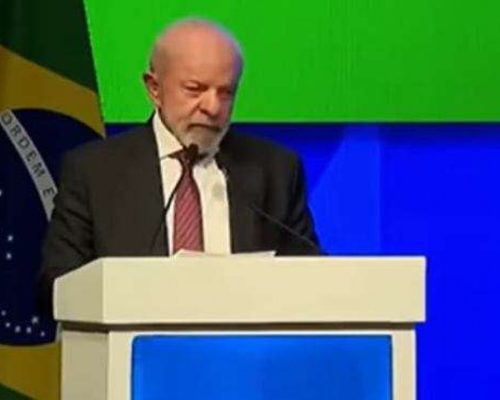 Lula desvia das críticas e joga responsabilidade da homenagem carnavalesca no colo de dona Lindu — Veja o vídeo!