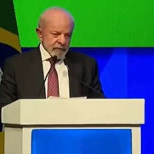 Lula desvia das críticas e joga responsabilidade da homenagem carnavalesca no colo de dona Lindu — Veja o vídeo!