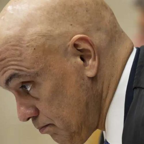 Eduardo Bolsonaro expõe proximidade entre Moraes e Tabata Amaral em foto de casamento: ‘Juiz’ que o condenou é amigo de quem o processou