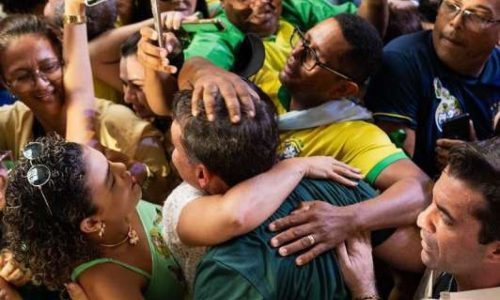 Flávio Bolsonaro publica ‘textão’, manda recado aos apoiadores e assume toda a responsabilidade