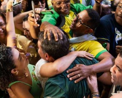 Flávio Bolsonaro publica ‘textão’, manda recado aos apoiadores e assume toda a responsabilidade