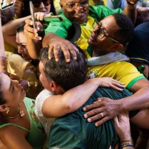 Flávio Bolsonaro publica ‘textão’, manda recado aos apoiadores e assume toda a responsabilidade