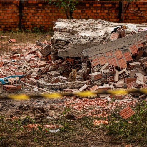 Sobrado desaba no Piauí e mata mãe grávida e dois filhos soterrados