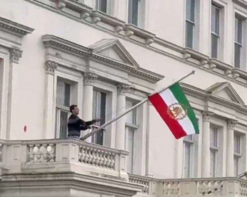 Irã aprofunda a ditadura; embaixada é invadida por manifestantes (Veja o vídeo)