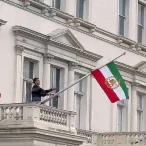 Irã aprofunda a ditadura; embaixada é invadida por manifestantes (Veja o vídeo)