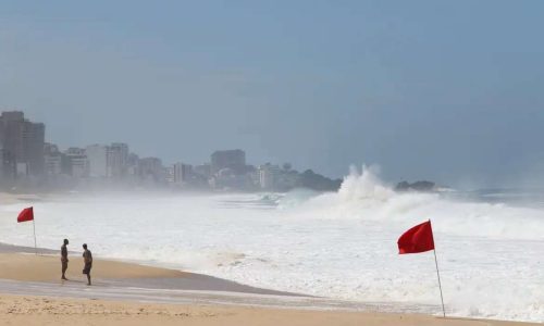 Marinha do Brasil emite alerta de ressaca para litoral do Rio de Janeiro nas próximas horas