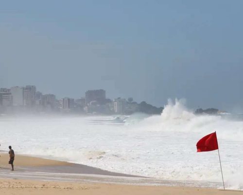Marinha do Brasil emite alerta de ressaca para litoral do Rio de Janeiro nas próximas horas