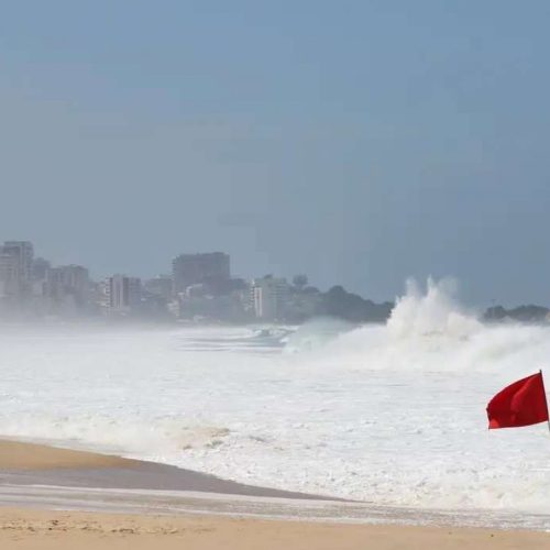 Marinha do Brasil emite alerta de ressaca para litoral do Rio de Janeiro nas próximas horas