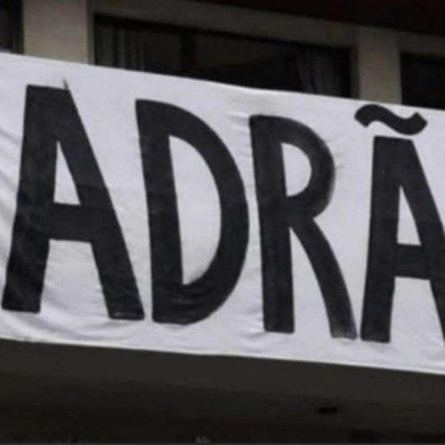 Governo autoritário transforma protesto local em desastre nacional: a burrice da PF com a faixa “ladrão”