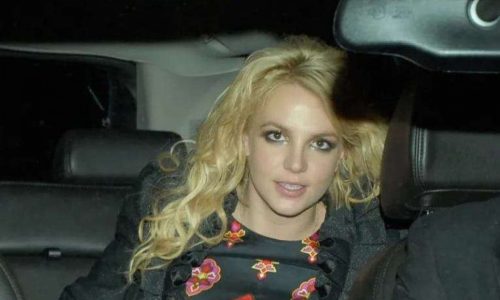 Britney Spears é algemada e presa nos EUA por dirigir embriagada