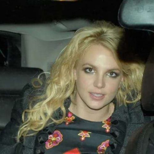 Britney Spears é algemada e presa nos EUA por dirigir embriagada