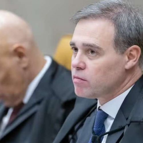 Revista britânica The Economist afirma que Alexandre de Moraes “está em apuros” por caso envolvendo esposa e Banco Master