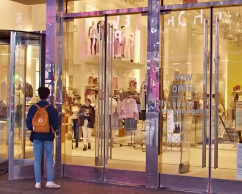 Famosa marca de roupas choca a todos ao fechar 300 lojas e declarar falência