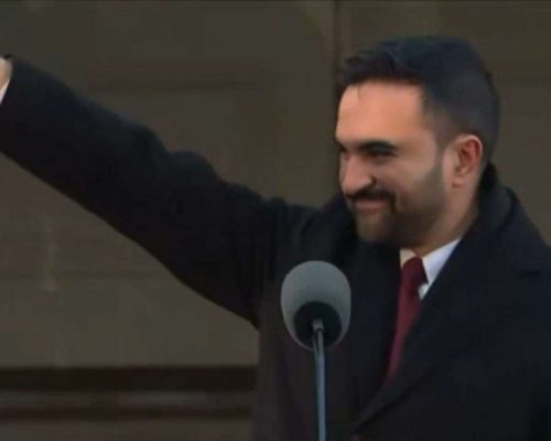 Prefeito comunista de Nova York replica gesto de Elon Musk e a mídia de esquerda cala (VEJA O VÍDEO)