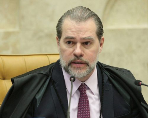 Sob pressão do escândalo Banco Master, Toffoli assume vaga no TSE