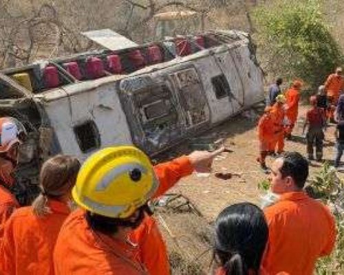 Ônibus com romeiros capota e deixa ao menos 15 mortos (Veja o vídeo)