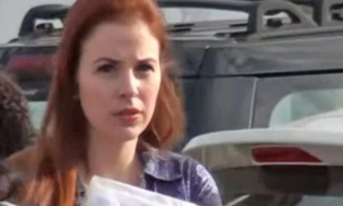 Suzane retira carro do tio morto e sela portão da mansão