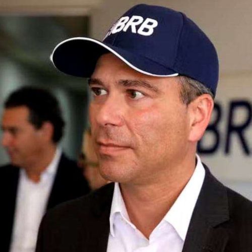 Ex-presidente do BRB quer transferência para a PF e prepara delação que pode expor encontro polêmico na mansão de Vorcaro