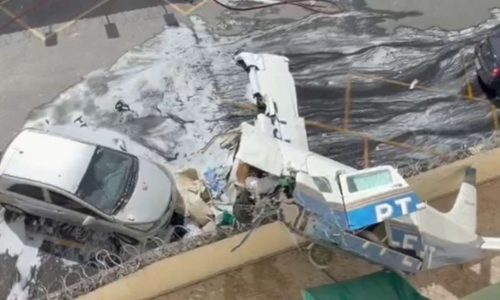Acidente aéreo em BH deixa dois mortos e três feridos graves após avião atingir edifício. Veja o vídeo!