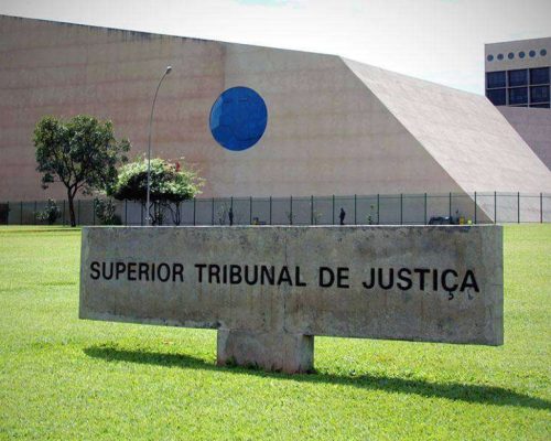 Mãe da adolescente que acusa ministro do STJ de assédio permanece em sigilo, mas seu prestígio jurídico é destacado