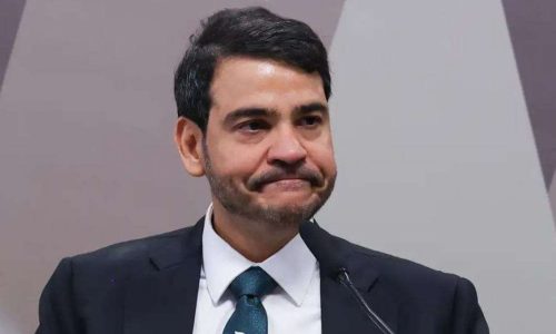Messias conversa com Lula e magoado pede para sair da AGU