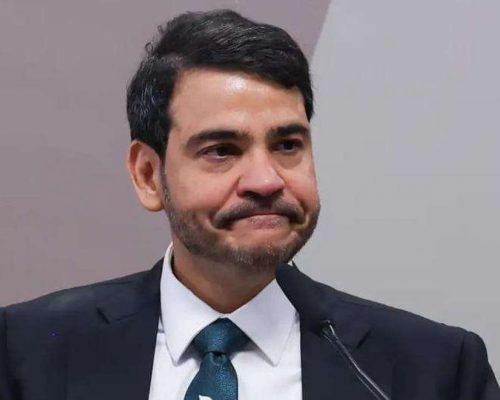 Messias conversa com Lula e magoado pede para sair da AGU