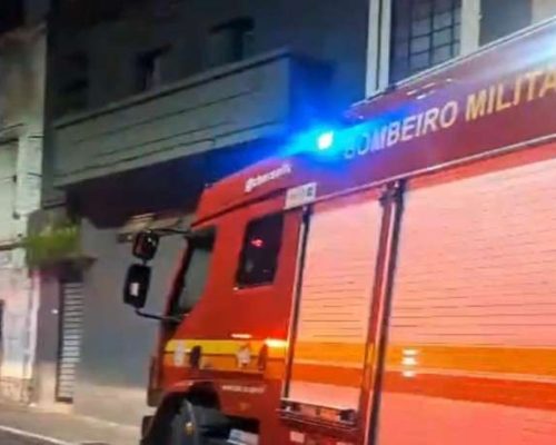 Incêndio atinge prédio residencial em importante capital (veja o vídeo)