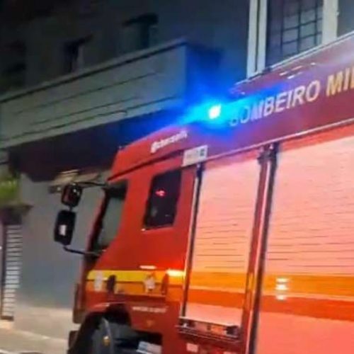 Incêndio atinge prédio residencial em importante capital (veja o vídeo)