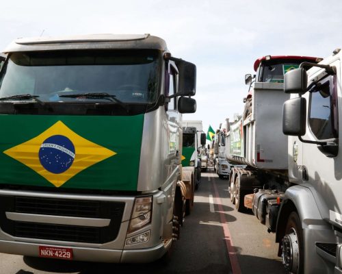 Por soltura de Bolsonaro, greve de caminhoneiros entra no radar