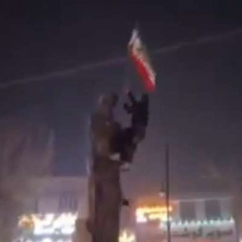 Irã sofre apagão de 72 horas enquanto protestos, com dezenas de mortos e milhares de presos, dominam o país