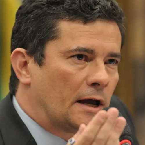 Com apoio de Flávio Bolsonaro, Moro caminha para vitória no primeiro turno no Paraná