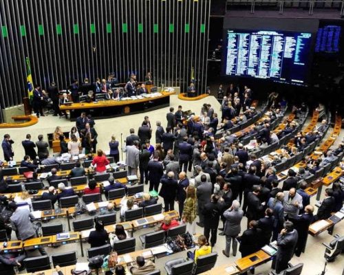 Congresso retoma sessão e deve impor nova derrota a Lula com votação da dosimetria. Veja o vídeo!