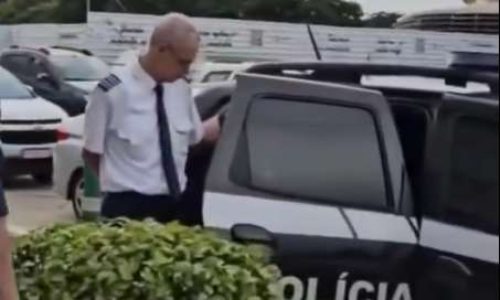 Piloto da Latam é preso pela PC dentro do avião por crime repugnante de exploração sexual infantil