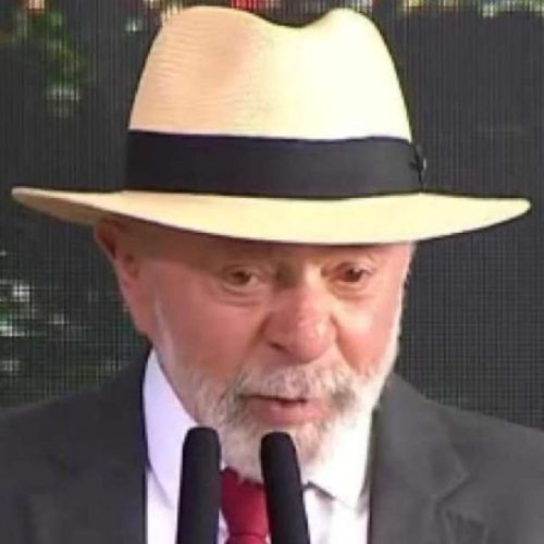 Primeira Classe e Dinheiro: Lulinha ao Lado do Careca do INSS