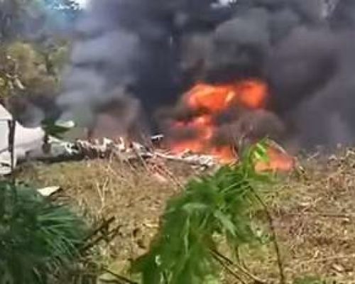 Avião militar cai com mais de 100 soldados a bordo na Colômbia