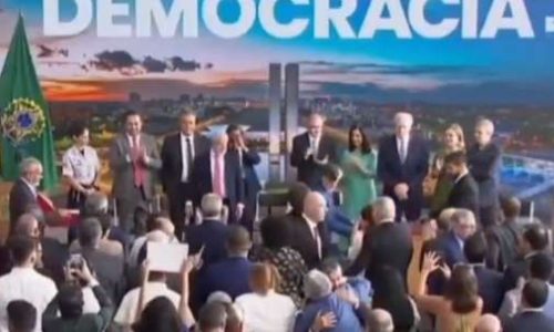AO VIVO: LULA COMETE ERRO GROSSEIRO E ENTREGUE ARMA PODEROSA AOS ADVERSÁRIOS (VEJA O VÍDEO)