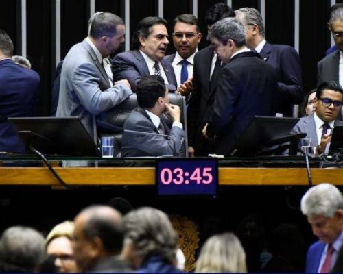 Deputado burla norma da Câmara e usa verba parlamentar para favorecer sobrinhos