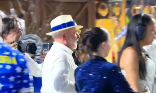 Planalto corre para apagar o incêndio após rebaixamento da escola que homenageou Lula no carnaval do Rio