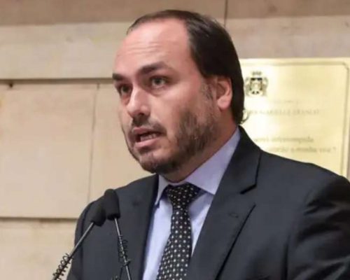 Justiça de Santa Catarina determina remoção de postagens falsas que atacavam paternidade de Carlos Bolsonaro