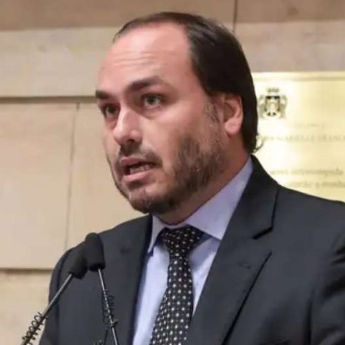 Justiça de Santa Catarina determina remoção de postagens falsas que atacavam paternidade de Carlos Bolsonaro