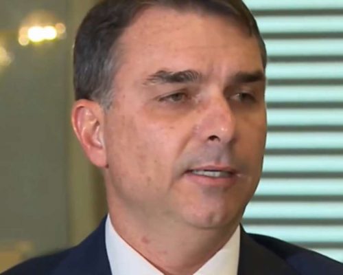 Flávio Bolsonaro nega acordo com Alexandre de Moraes e garante: CPMI do Banco Master não foi abandonada