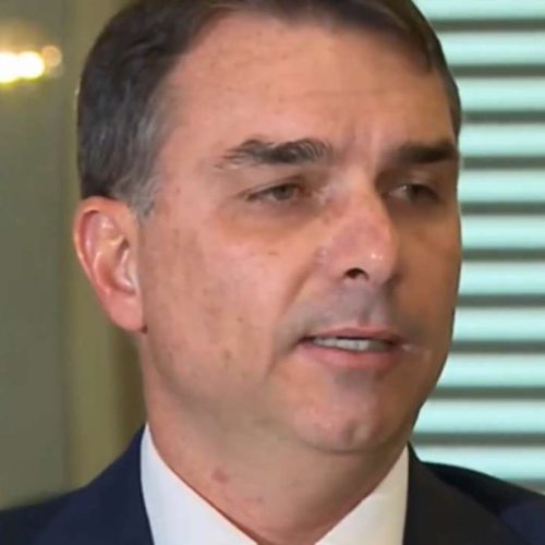 Flávio Bolsonaro nega acordo com Alexandre de Moraes e garante: CPMI do Banco Master não foi abandonada