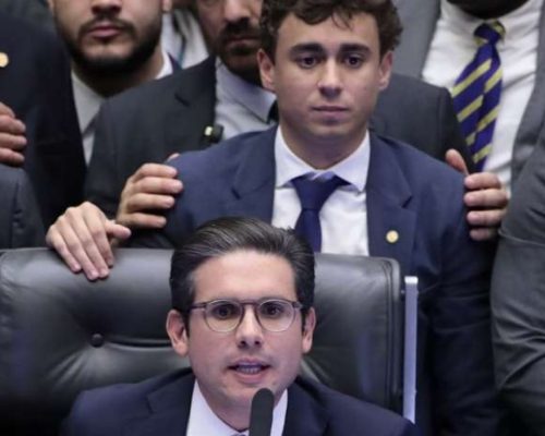 Tensão no Congresso: Motta convoca lideranças após operação da PF