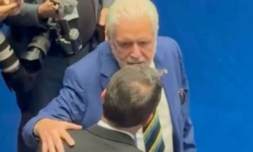 Surge a leitura labial da conversa entre Jaques Wagner e Flávio Bolsonaro. Veja o vídeo!