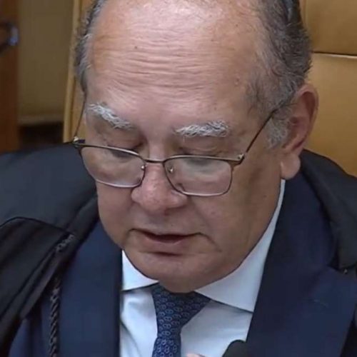Gilmar Mendes chora ao homenagear Alexandre de Moraes no STF