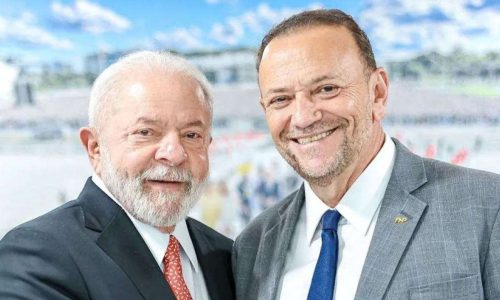 Presidente do PT confessa: partido está perdido, derrotado e sem rumo