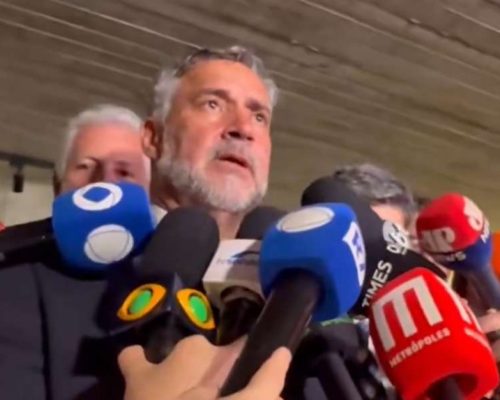 Ministro petista Paulo Pimenta fica sem resposta ao ser questionado sobre sigilo de Lulinha